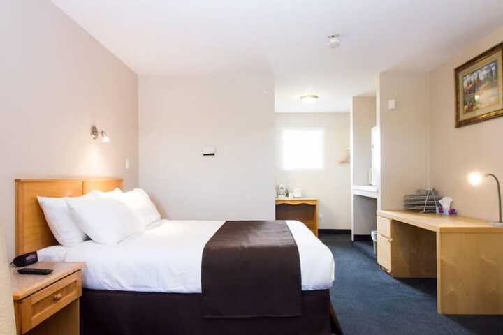 Room 12 of 28