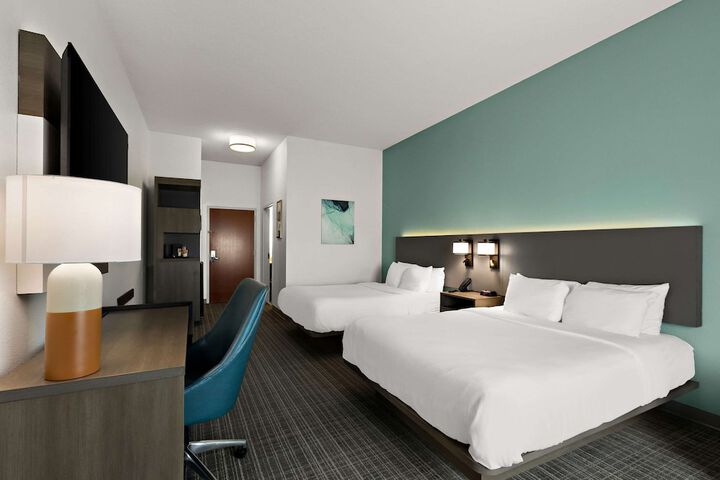 Room 30 of 47