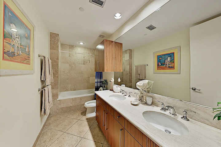 Opulent Beachfront W / Pools Spa & Theater 3 Bedroom Condo