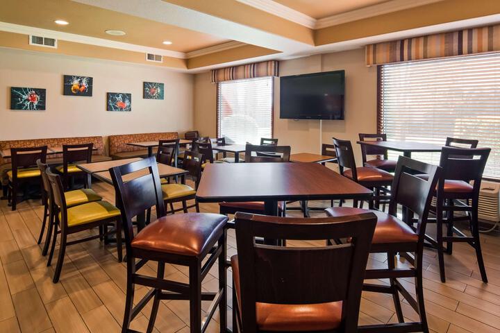 Best Western Plus Airport Inn Suites