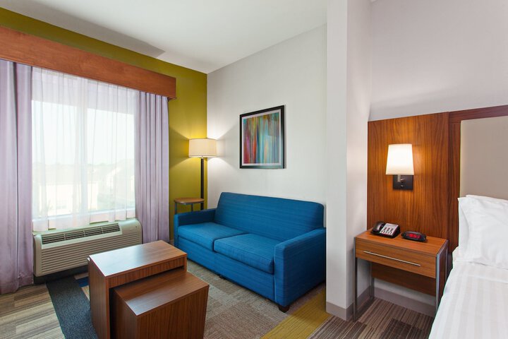Room 10 of 33