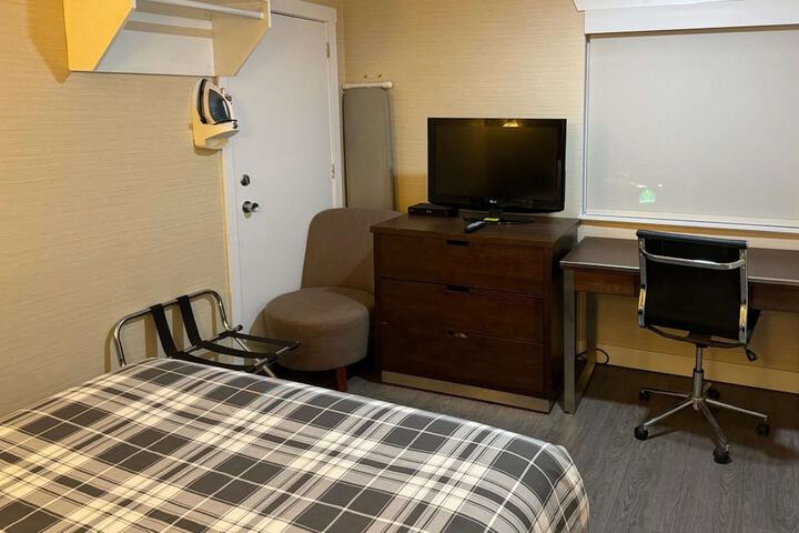 Room 42 of 47