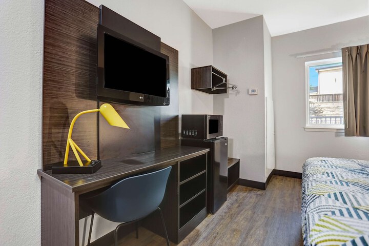 Room 21 of 41