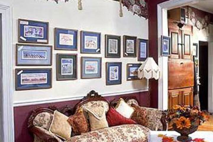 Artists Inn & Gallery