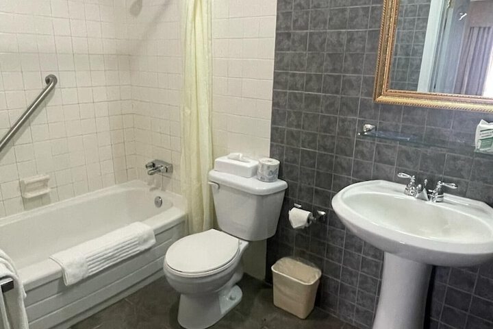 Room 19 of 38