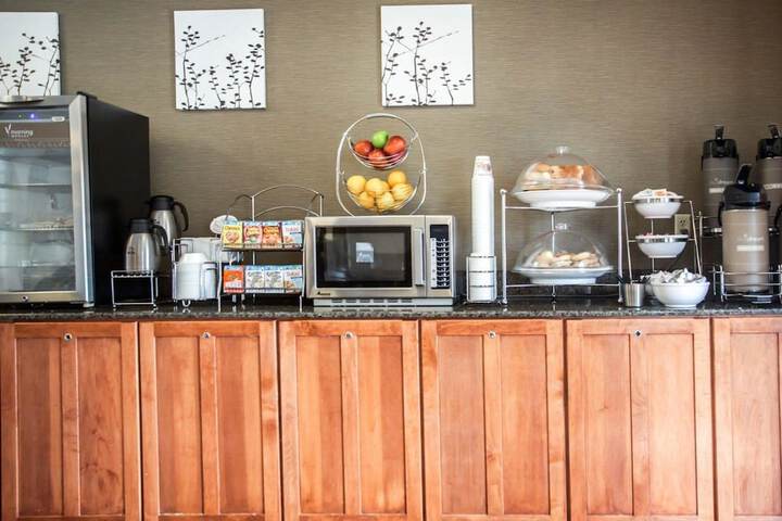 Breakfast/Coffee Service 32 of 35