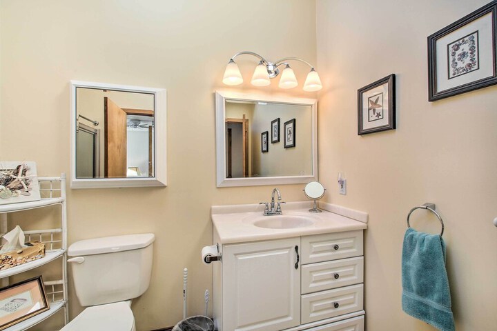 3 Mi to Attitash Resort: Condo w / Mtn Views!