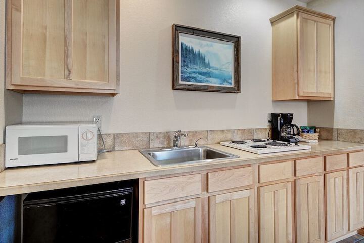 Eagle Fire Lodge & Cabins
