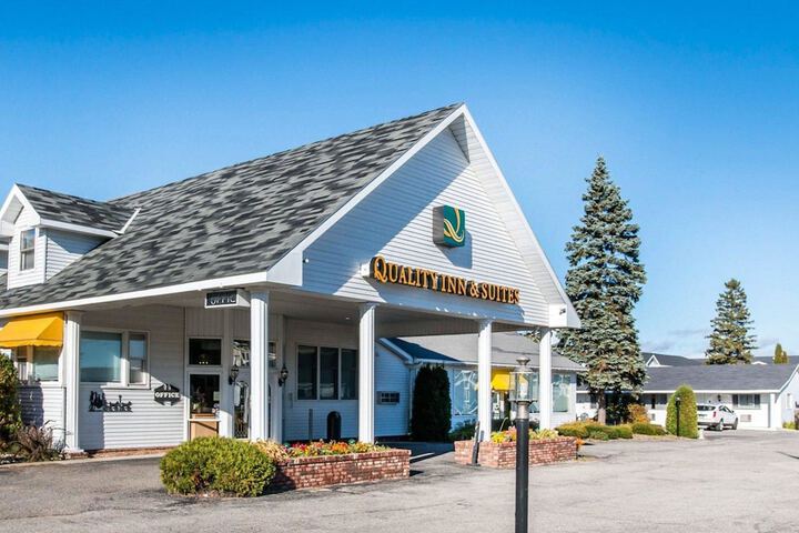 Quality Inn & Suites Mackinaw City Beachfront