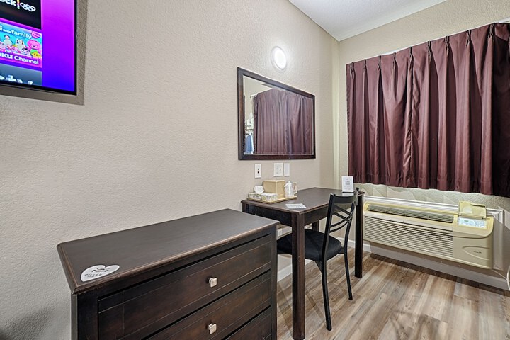 Hotel Dilley Grand
