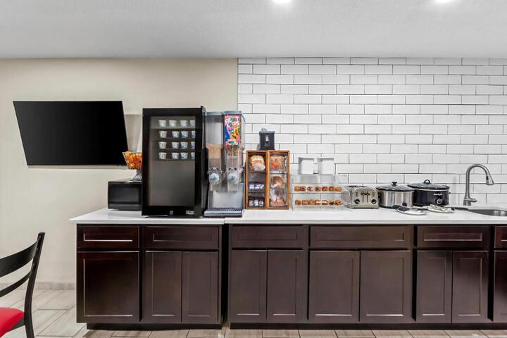 Super 8 by Wyndham Marston