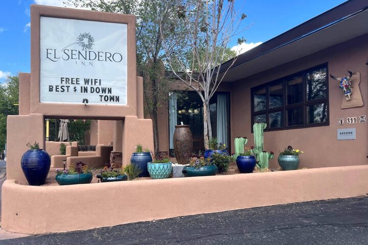 El Sendero Inn an Ascend Collection Hotel