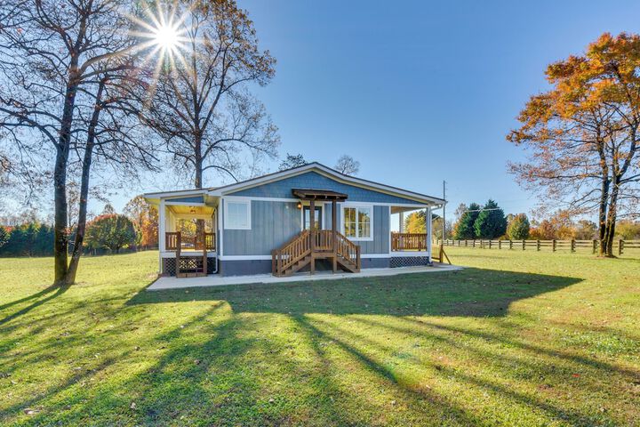 Modern Clarkesville Cottage w / Decks & Patio!
