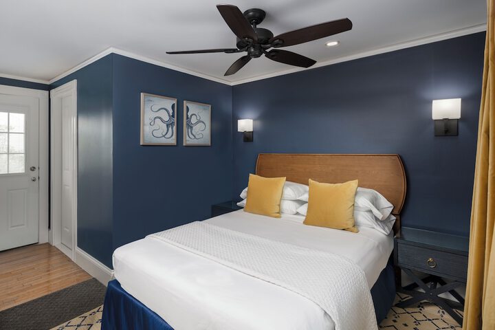Crowne Pointe Historic Inn & Spa - Adults Only