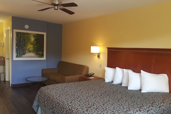 Room 18 of 28