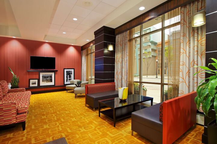 Hampton Inn & Suites Columbus-Downtown