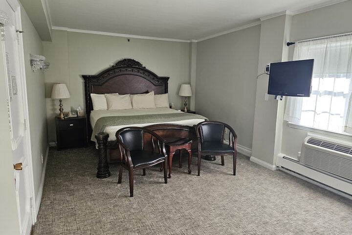 Lowell Inn