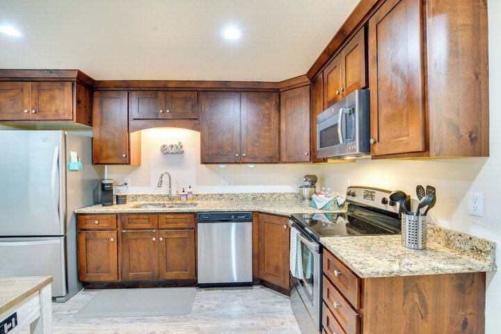 Modern Lehi Apartment: 2 Mi to Thanksgiving Point
