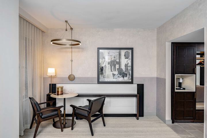 Hotel Fort Des Moines Curio Collection by Hilton