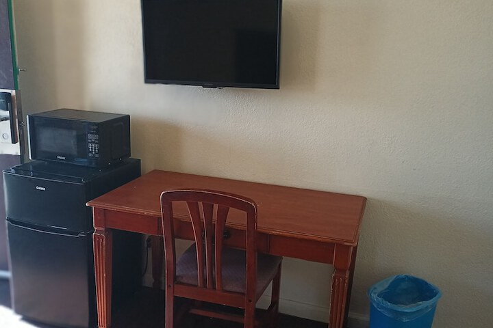 Room 13 of 16