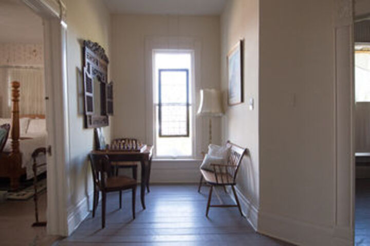 Munzesheimer Manor Bed & Breakfast