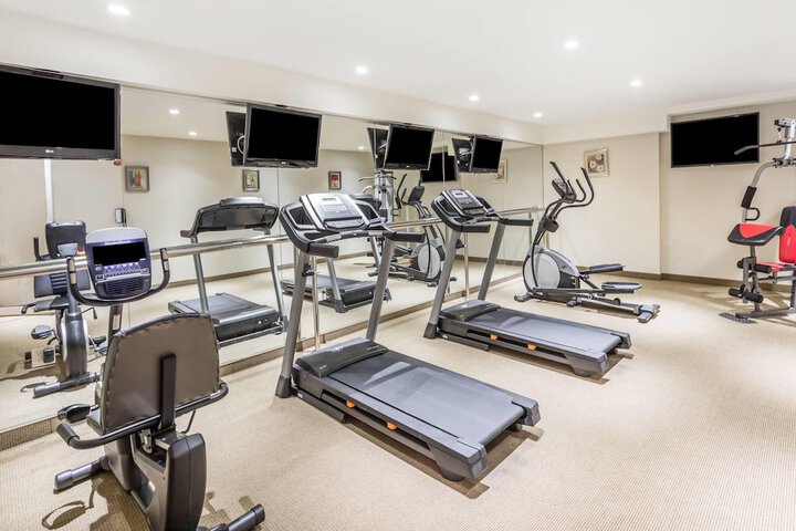 Ramada by Wyndham Flushing Queens