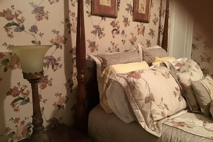 Room 46 of 76