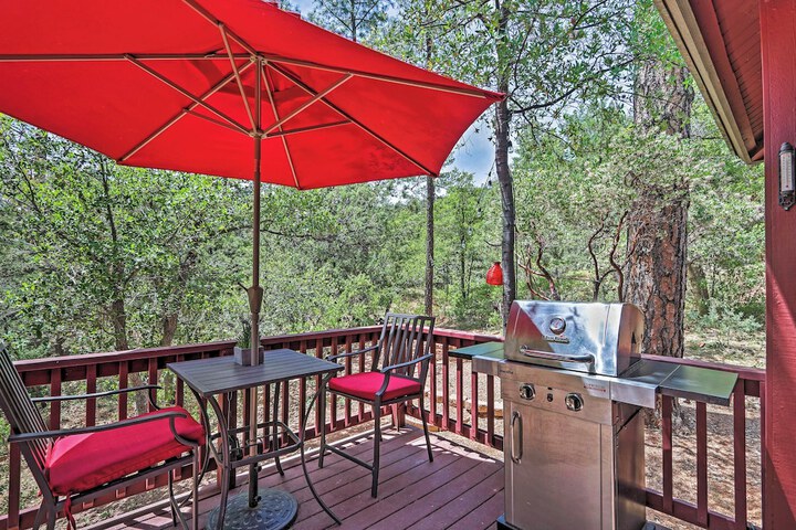 Furnished Deck: Romantic Strawberry / pine Studio!