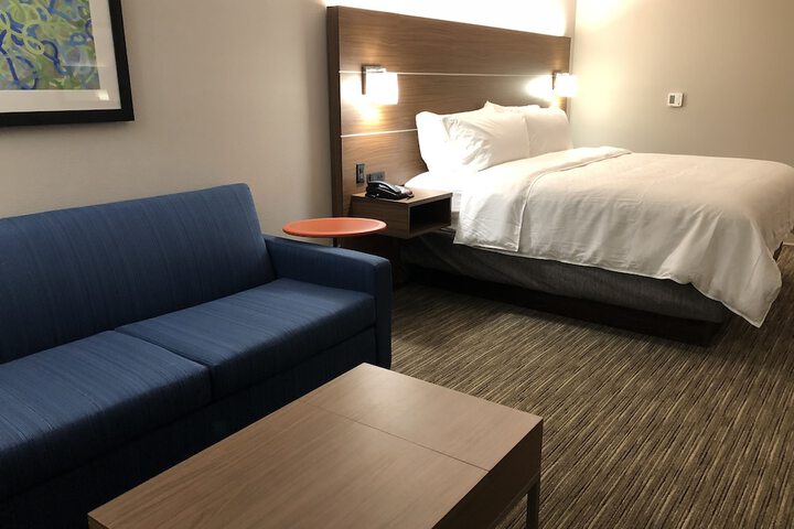 Holiday Inn Express & Suites Racine by IHG