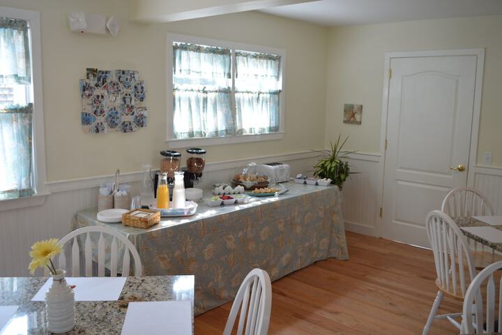 Breakfast/Coffee Service 69 of 101