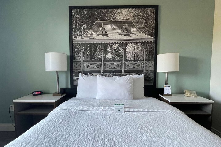 Room 54 of 67
