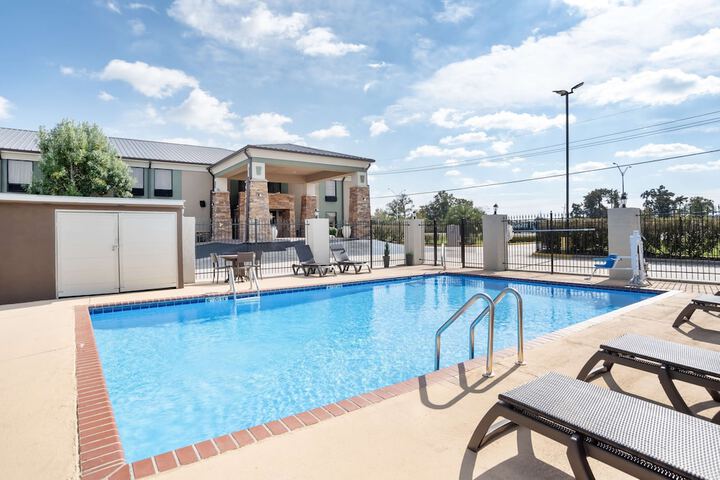 Pool 5 of 27