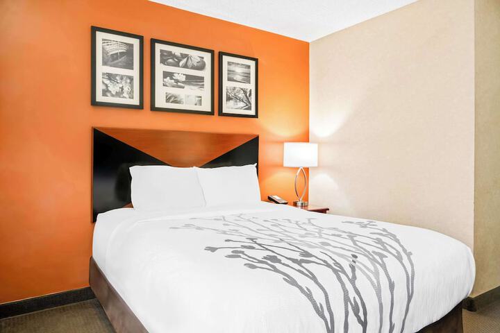 Room 35 of 59