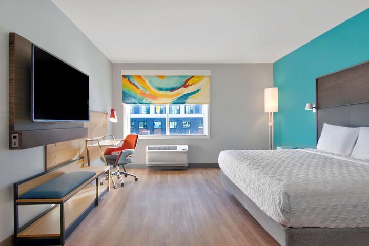 Room 12 of 32