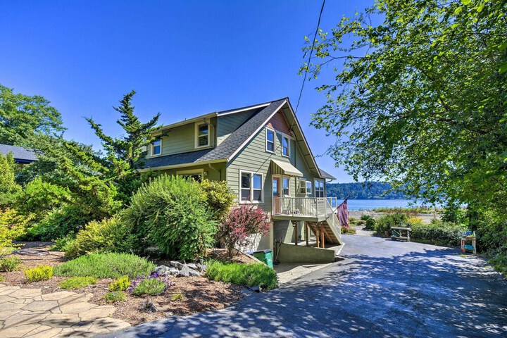 Direct Beach Access: Getaway on Port Orchard!