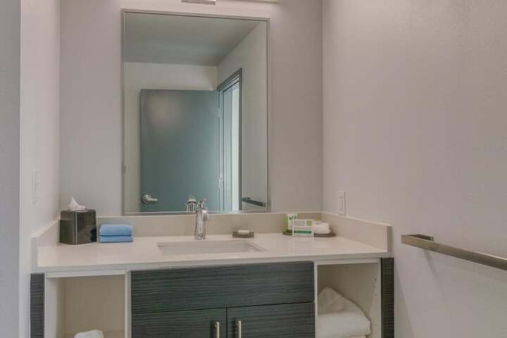 Room 32 of 38