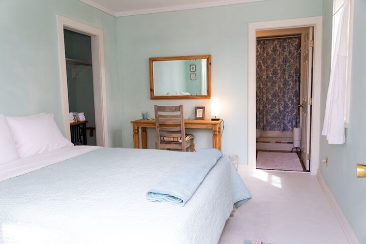 The Blue Room - Charming Studio Great Location! by RedAwning