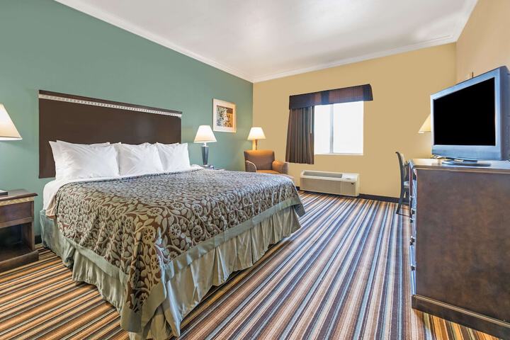 Room 8 of 12