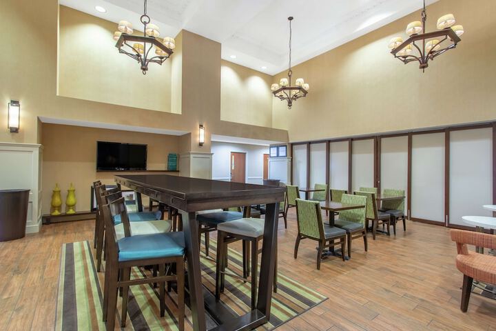 Hampton Inn & Suites Albany Airport