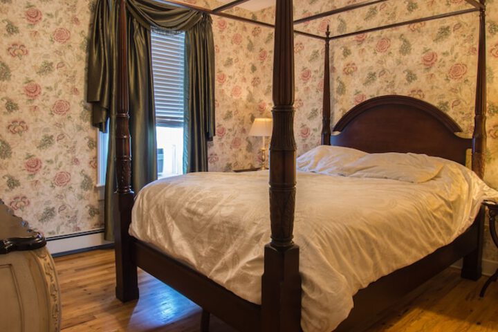 Room 9 of 34
