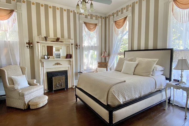 Coppersmith Inn B & B