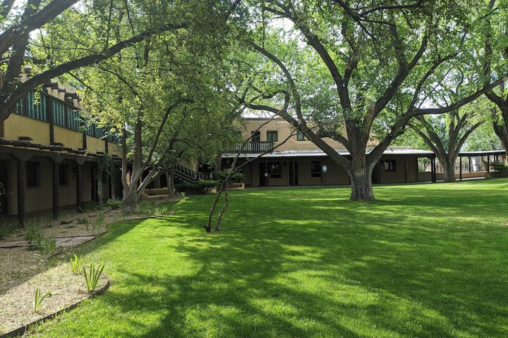 Sagebrush Inn & Suites