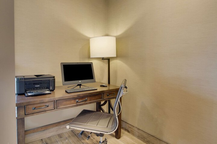 Business Center 36 of 36