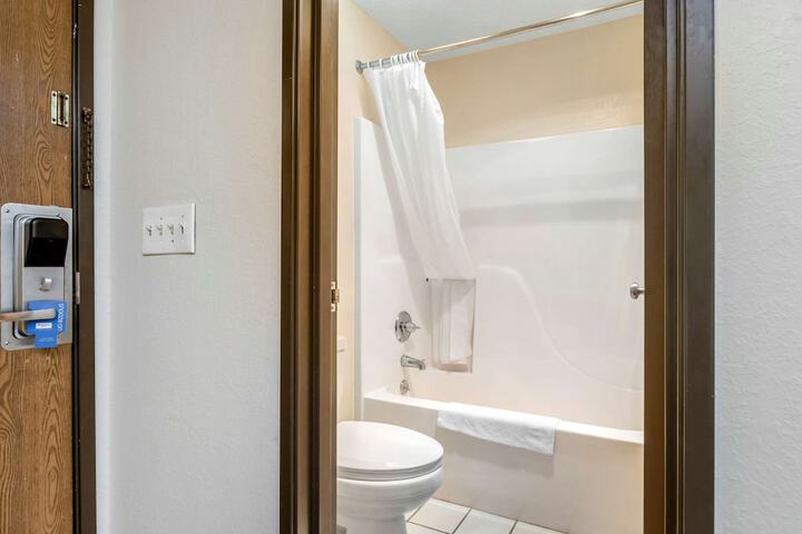 Room 32 of 67