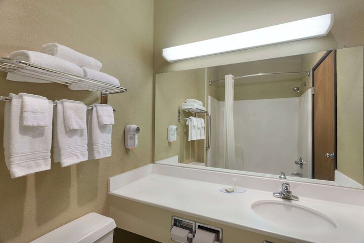 Room 10 of 14