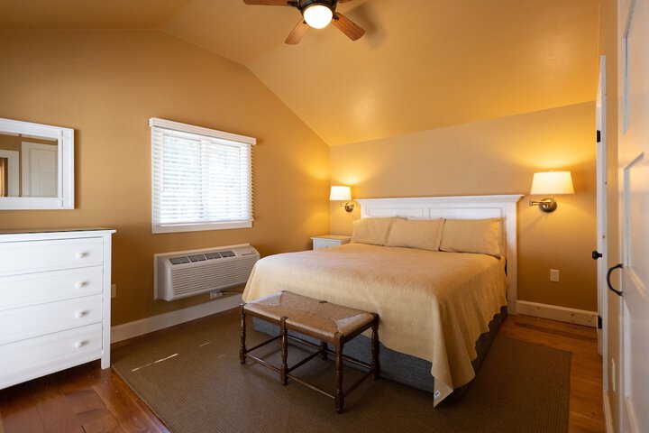 Room 151 of 192