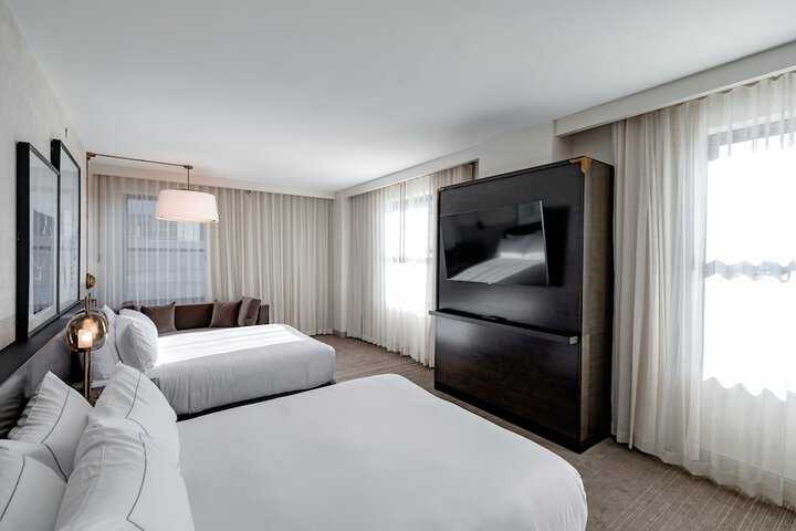 Hotel Fort Des Moines Curio Collection by Hilton