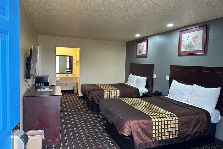 Room 8 of 27