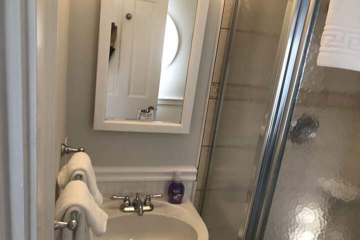 Room 14 of 65