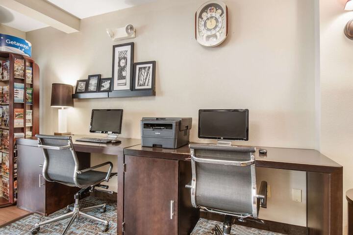 Business Center 64 of 65
